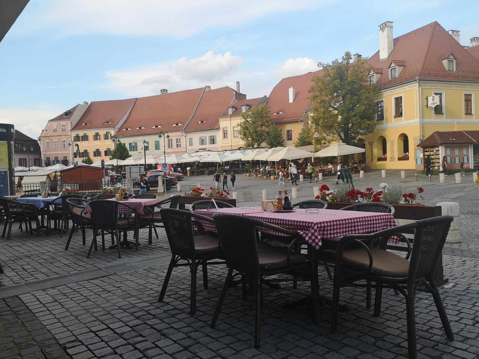 Piata Mica din Sibiu — locatia Baroc Cafe
