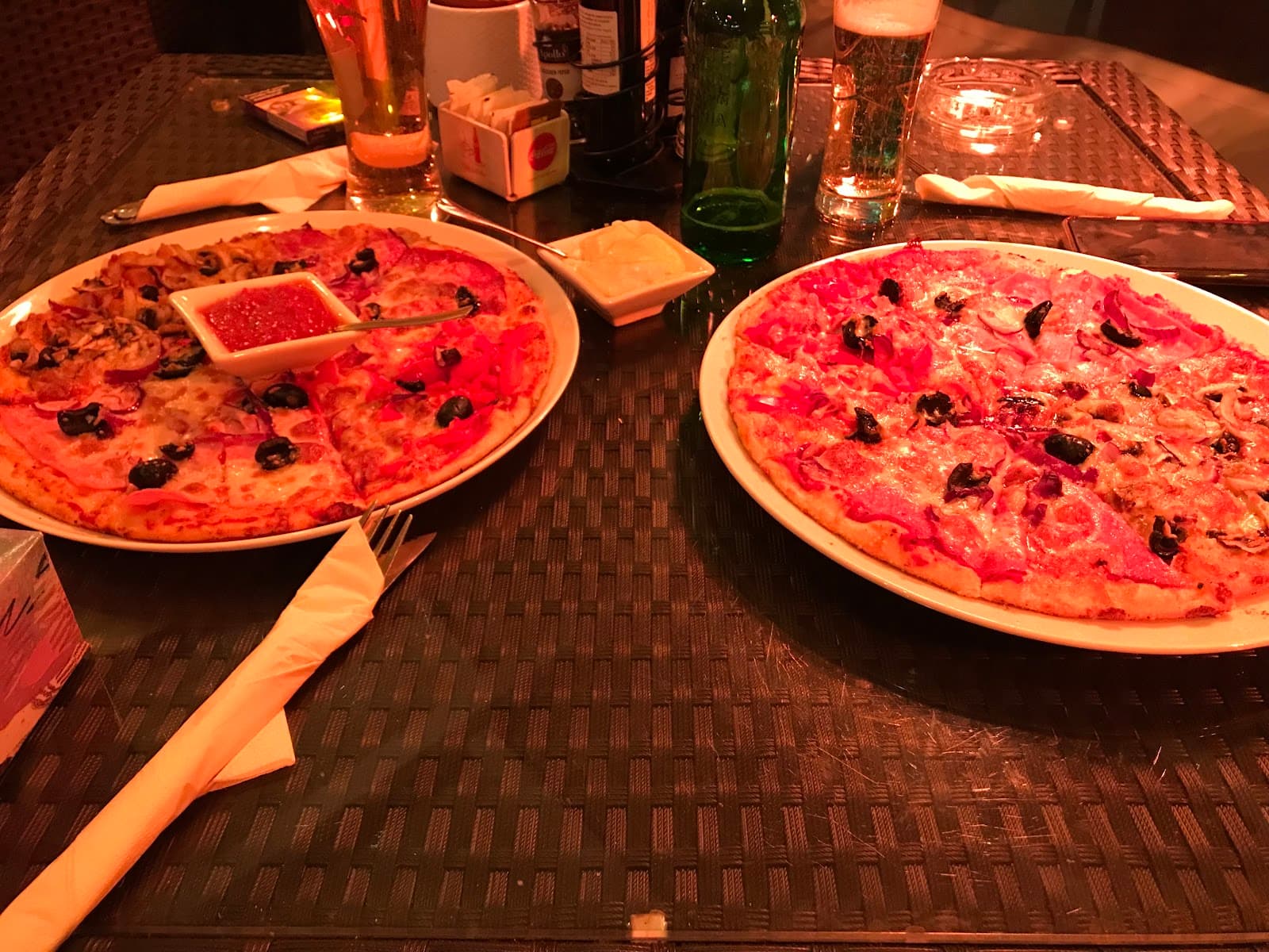 Pizza si burgeri pe terasa Baroc Cafe, Piata Mica Sibiu